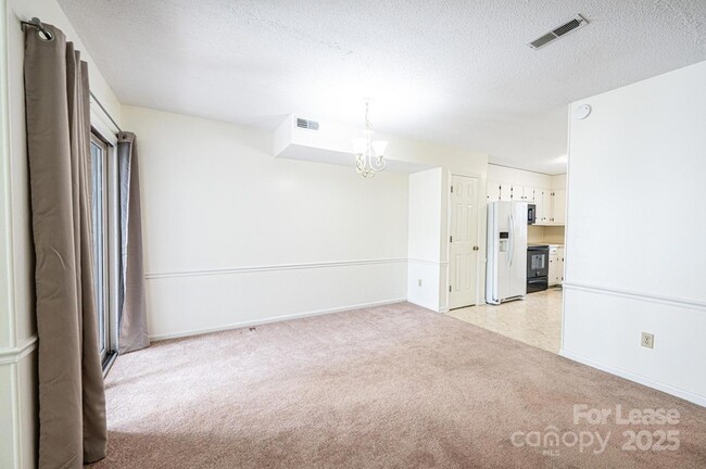 Building Photo - 617 College Ave SW