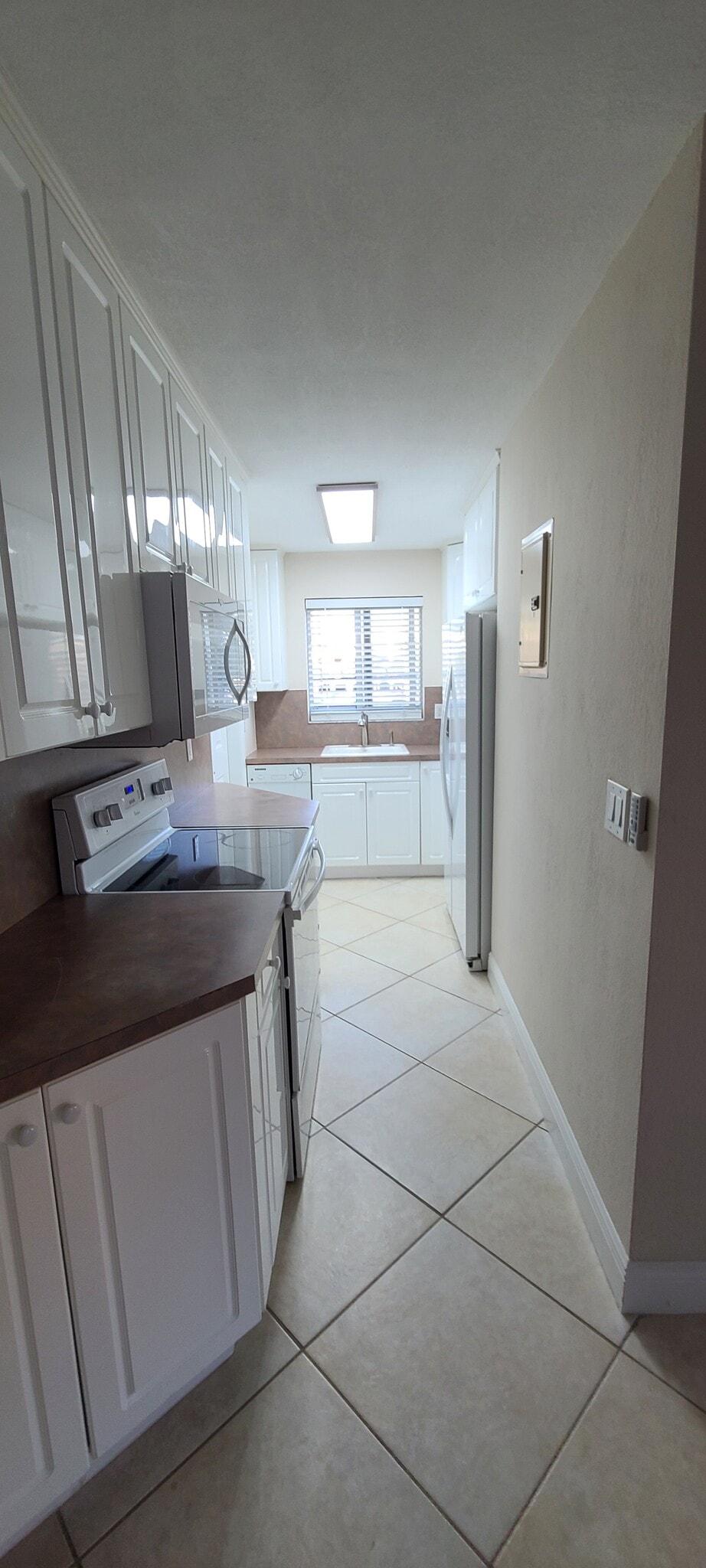 Building Photo - 925 Intracoastal Dr