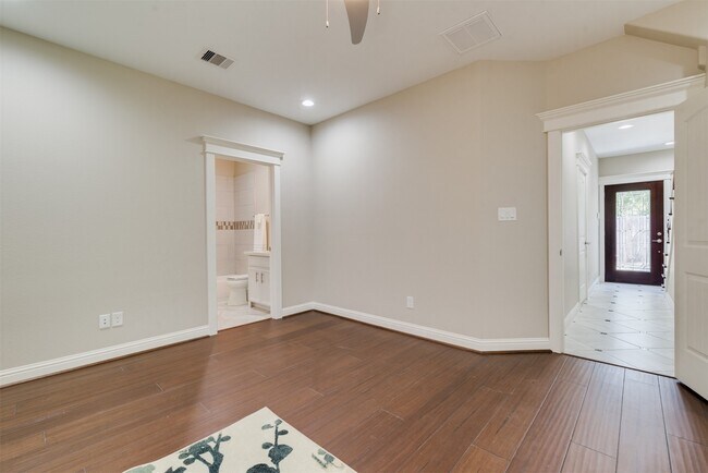 Building Photo - 1244 W 26th St