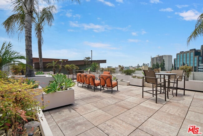 Building Photo - 100 S Alameda St