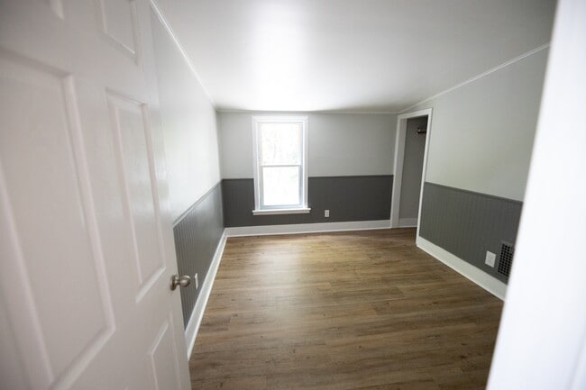 Building Photo - 214 Duffern Dr