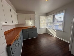 Building Photo - 24 N 60th St