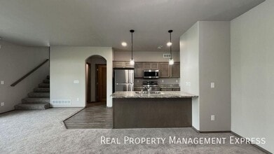 Building Photo - 3 Bed 2.5 Bath Townhome