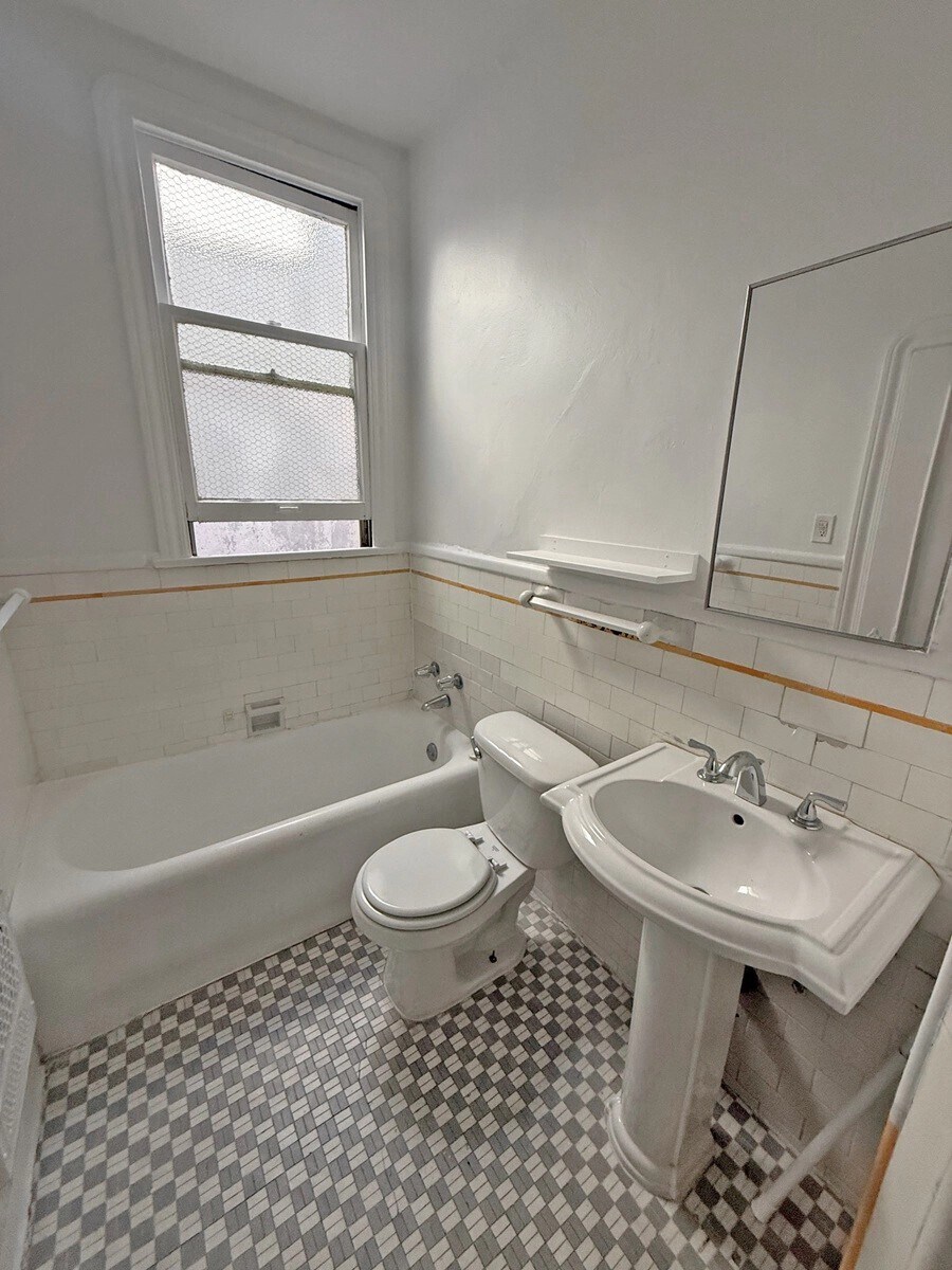 Building Photo - 335 N Orange Grove Ave