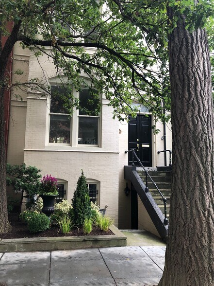 Front - 2012 Hillyer Pl NW