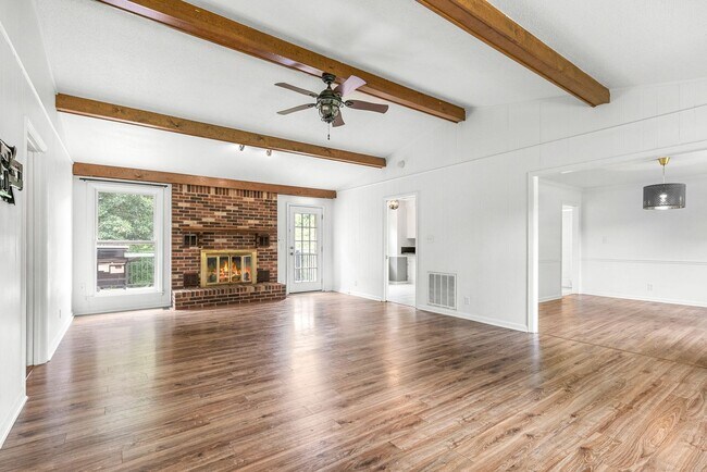 Building Photo - Pet Friendly Three Bedroom with Basement!