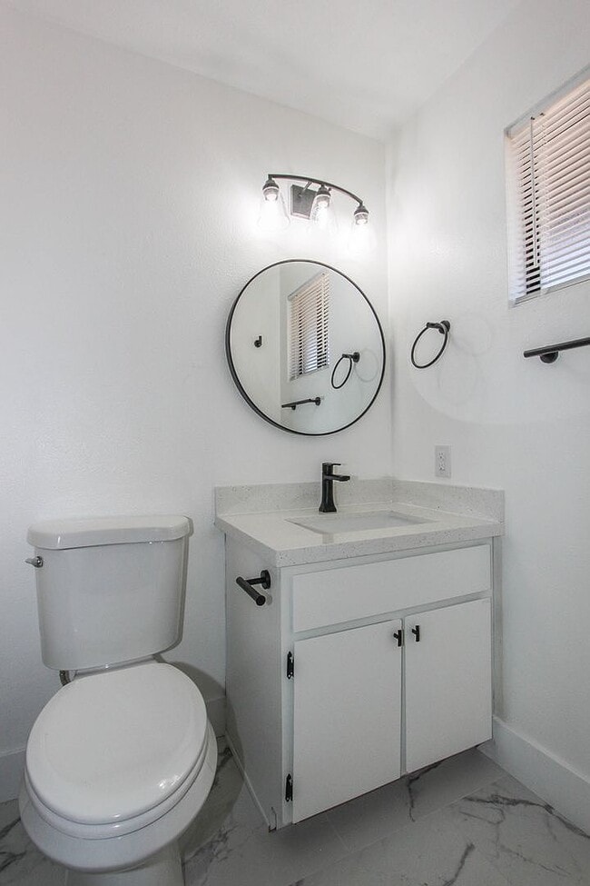 Building Photo - 8919 E Navajo Ct