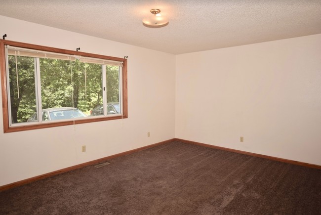 Interior Photo - 100 Fox Ridge Rd