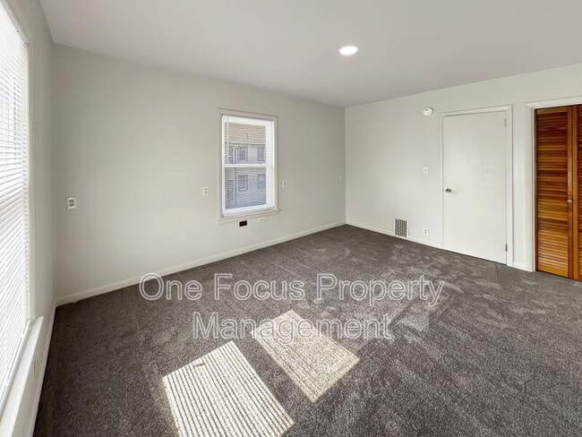 Building Photo - 2638 W 4th St