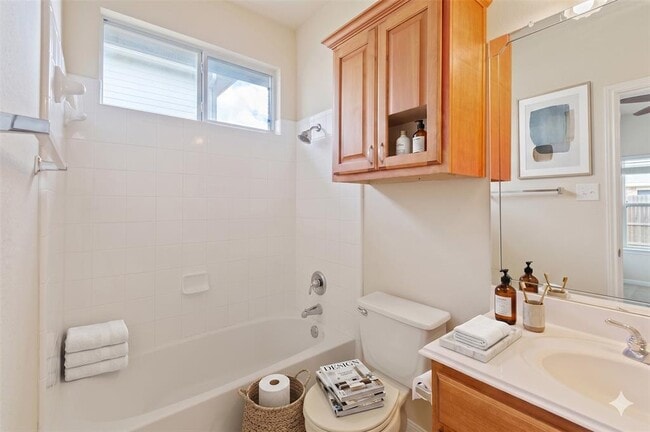 Building Photo - 2405 Speidel Dr