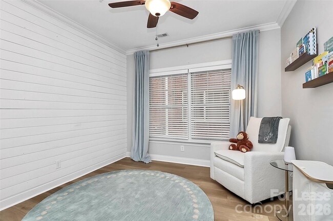 Building Photo - 105 S Summit Ave