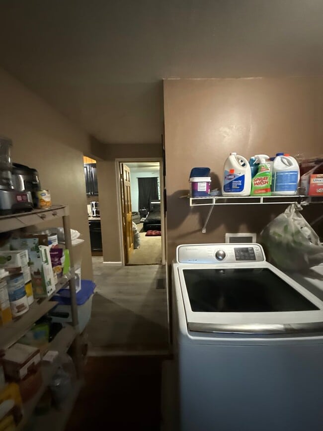 Building Photo - 3 bedroom / Home in North Pole / Pet friendly!