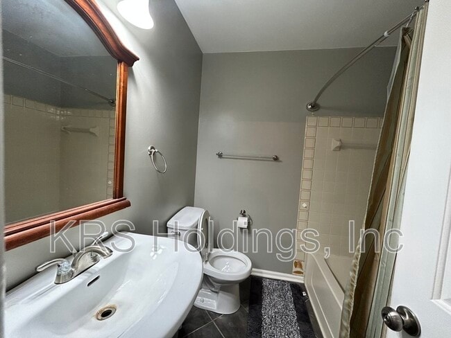 Building Photo - 3014 Glastonbury Cir