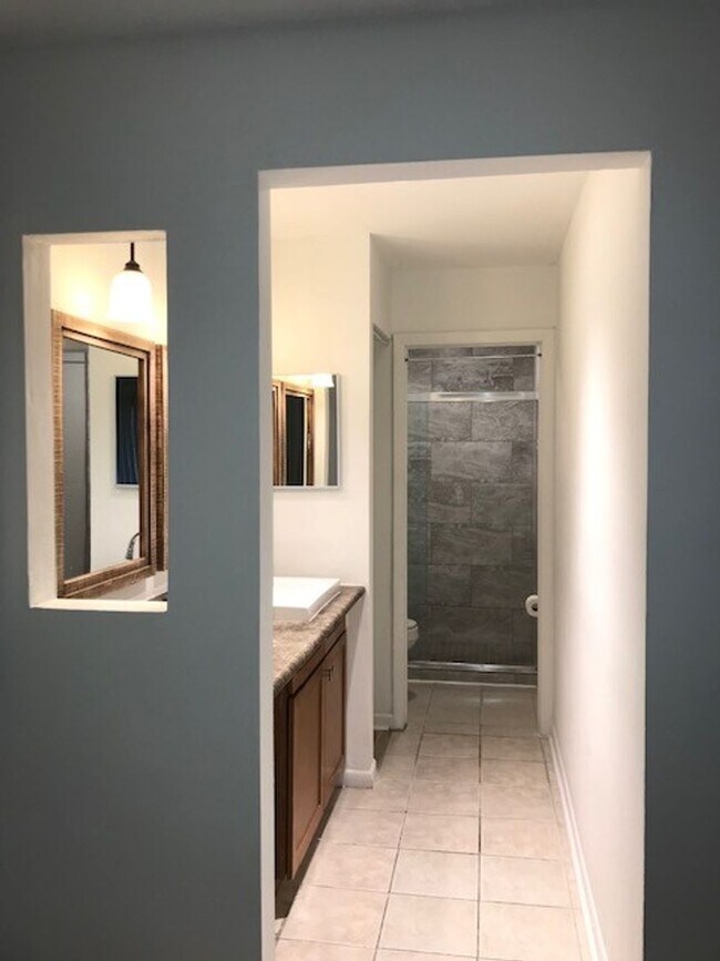 Building Photo - Newly Renovated Two Bedroom Condo Available! Move In Ready!