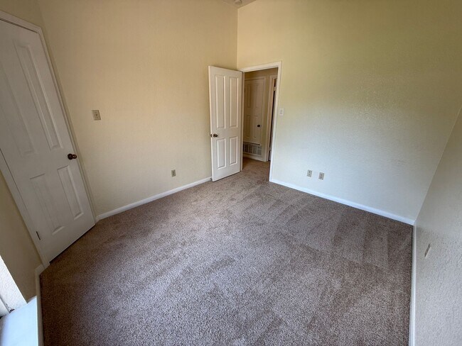 Building Photo - 1815 Diana Ln