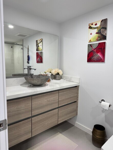 Building Photo - 11930 N Bayshore Dr