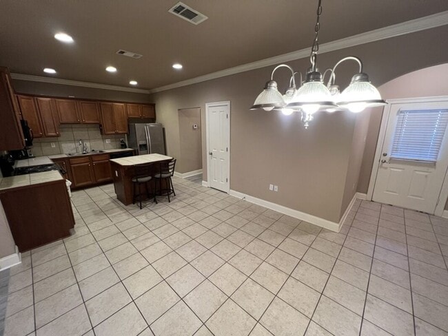 Building Photo - Newly updated! 3 bd, 2 bath condo in Zachary's Cottages at Blue Herron