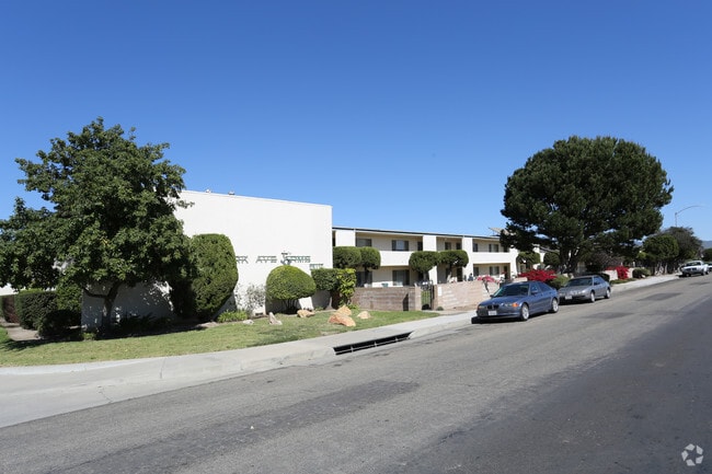 Primary Photo - Park Avenue Arms Apartments