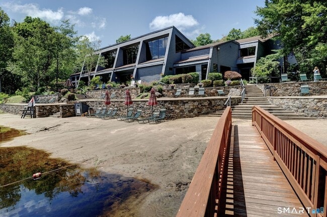 Building Photo - 355 Ledge Dr