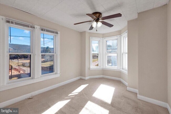 Building Photo - 4300 Main St