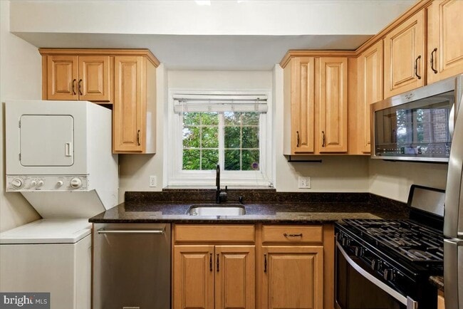 Building Photo - 1006 Valley Dr