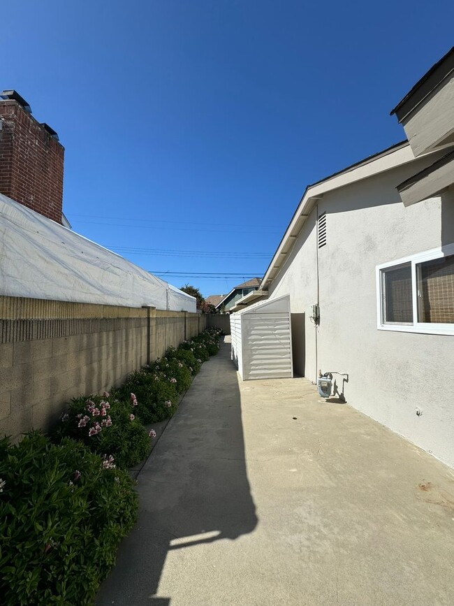 Building Photo - Garden Grove 3 bed 2 bath ready for you