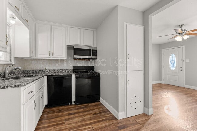 Building Photo - 103 N Tyler St