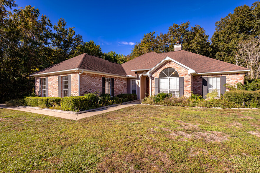 Building Photo - 813 Magnolia Bayou Blvd