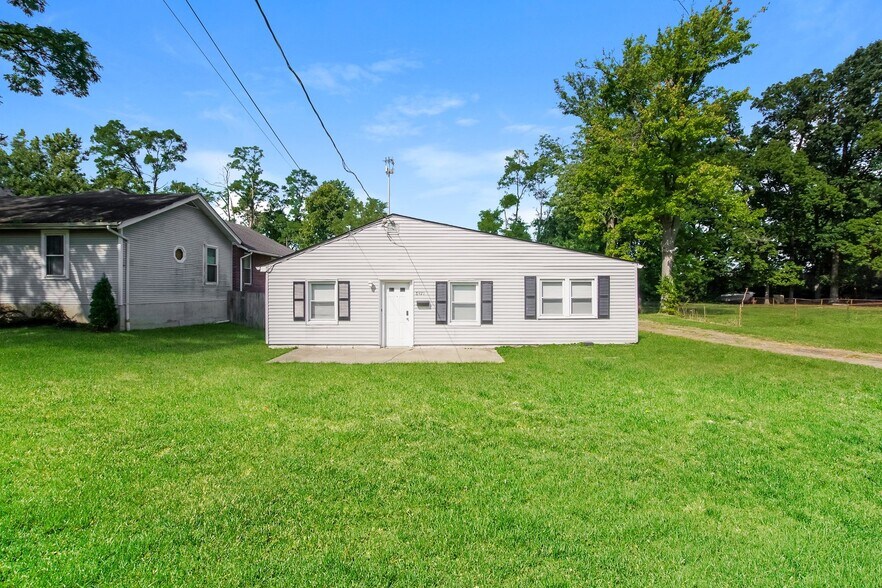 Building Photo - 8921 Cherry St