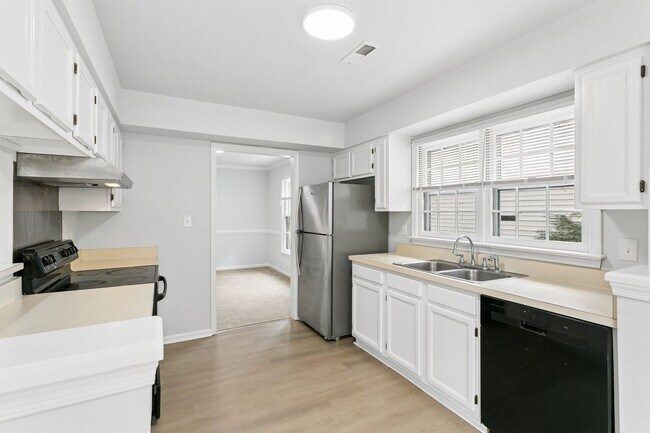 Building Photo - 903 Belvoir Cir