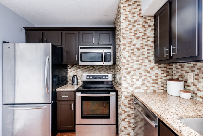 Kitchen - 4329 Chateau de Ville Dr