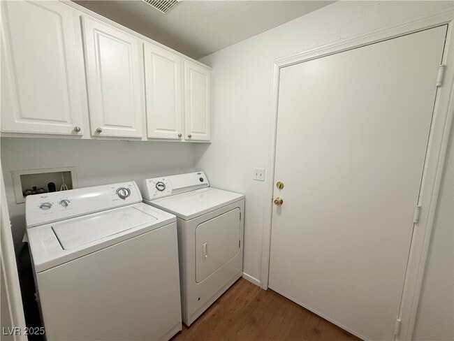 Building Photo - 5975 Barbosa Dr