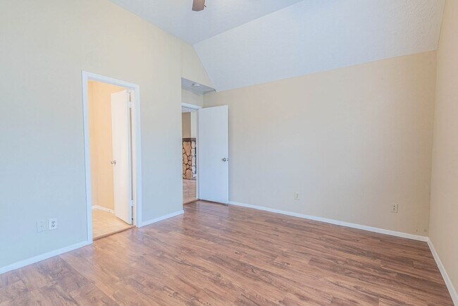 Building Photo - 2516 Orion Dr