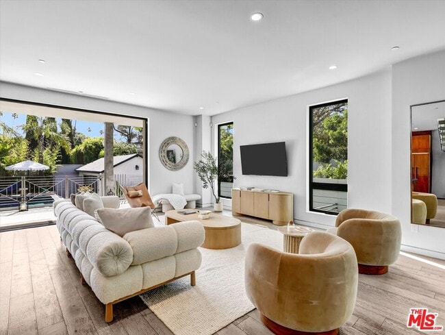 Building Photo - 1724 N Sierra Bonita Ave