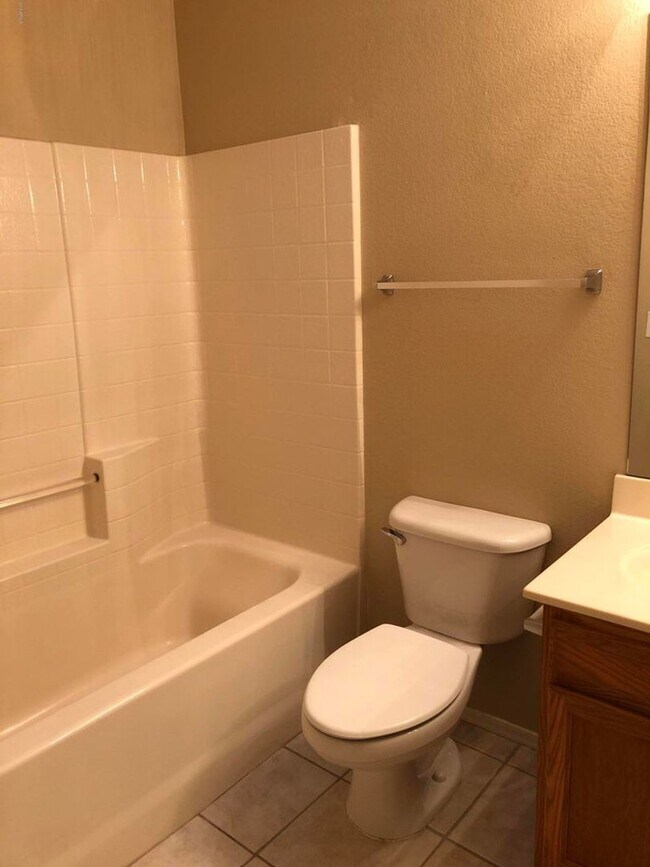 Building Photo - 2 bedroom home for rent