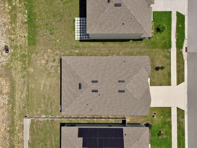 Building Photo - Beautiful 4 Bedroom, 2 bath home is Available for Rent in the Forest Lake Community!