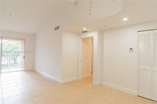 Building Photo - 7920 N Nob Hill Rd