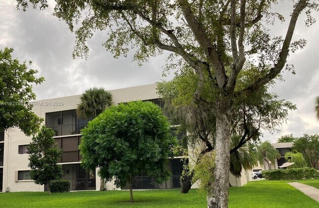 Building Photo - 8035 SW 107th Ave