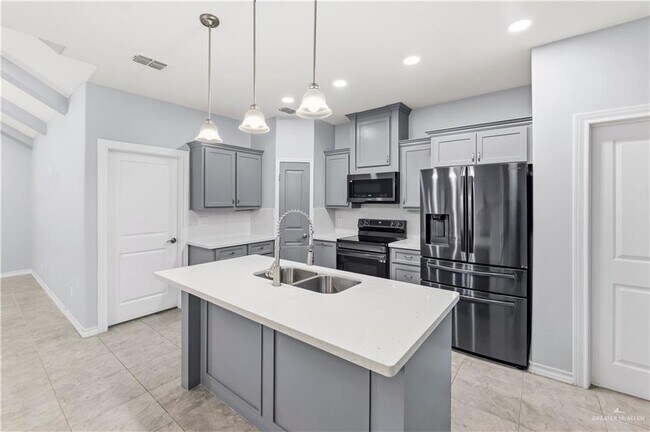 Building Photo - 24 Quietud St