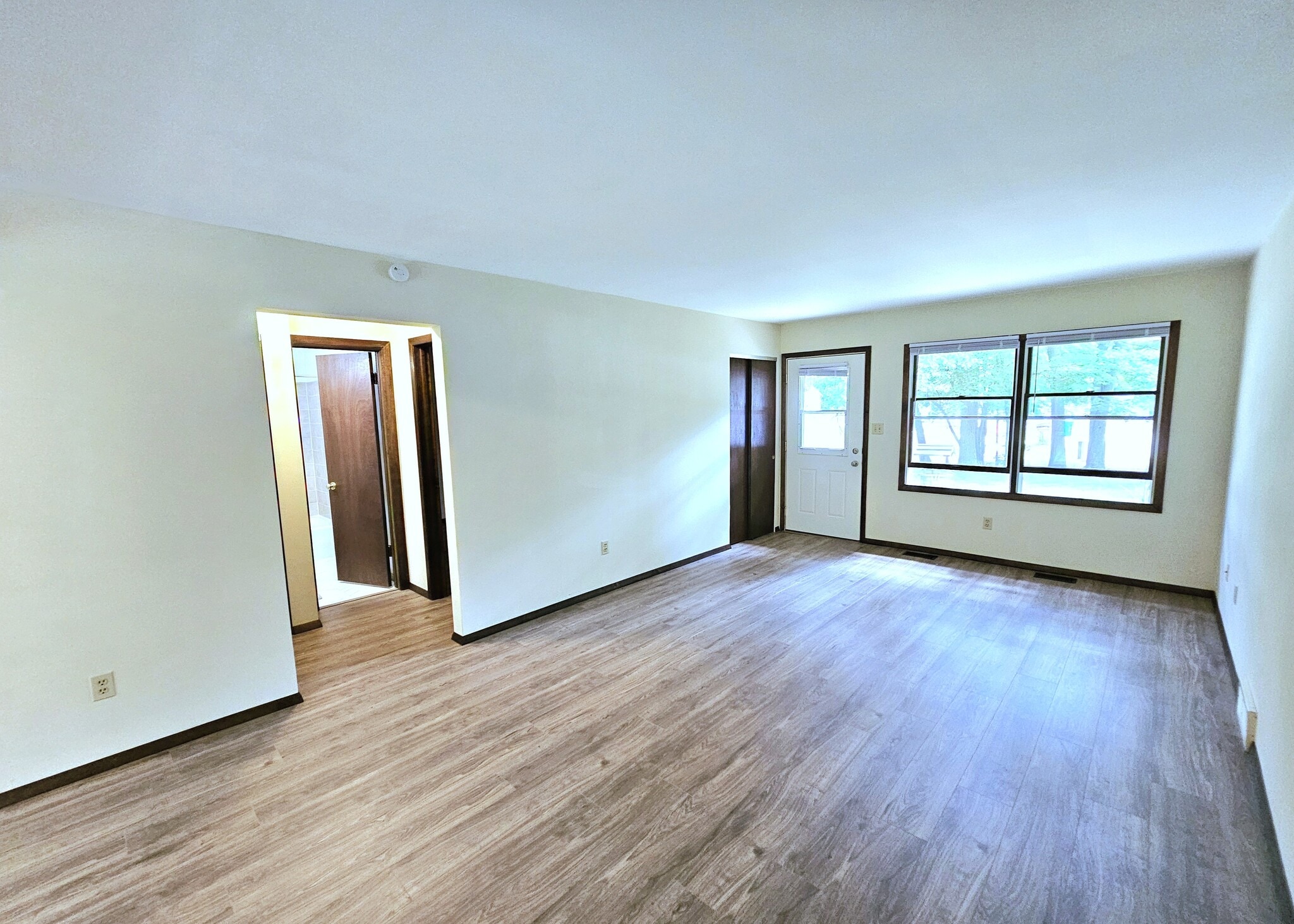Living Room- 12.2x9.4 - 292 Pine Ridge Rd