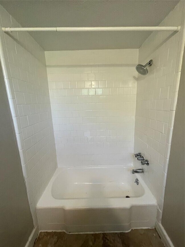 Building Photo - 3304 Red River St