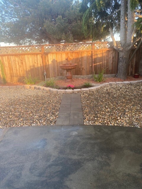 Building Photo - 1992 Bandoni Ave