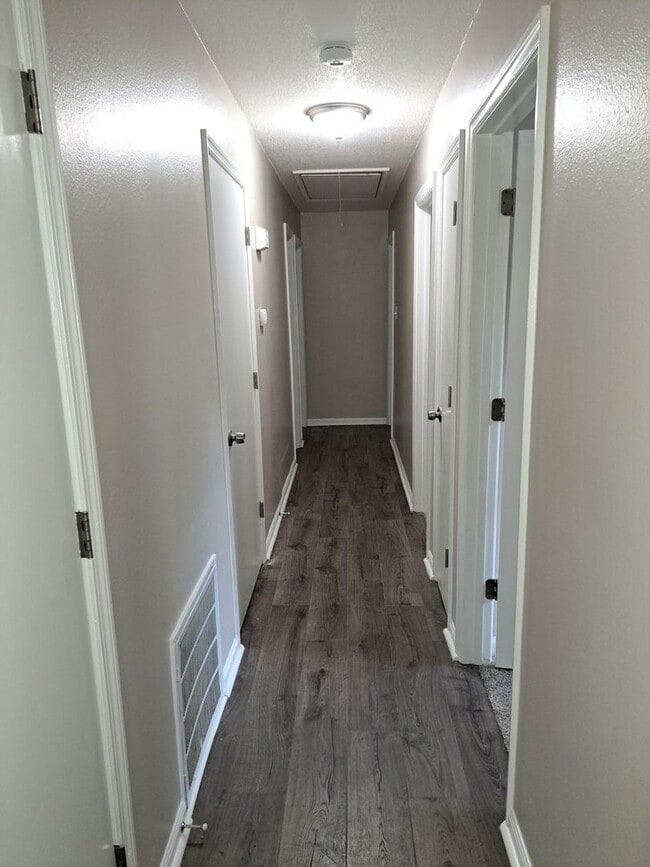 Building Photo - 9611 Dunwoody Dr