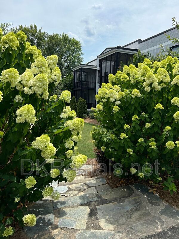 Building Photo - 128 Peachtree Memorial Dr NW
