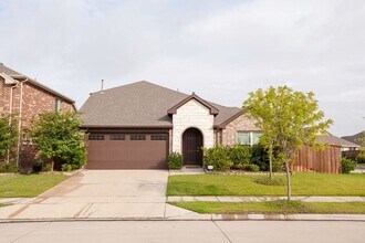 Building Photo - 3811 Thomas Plns Dr