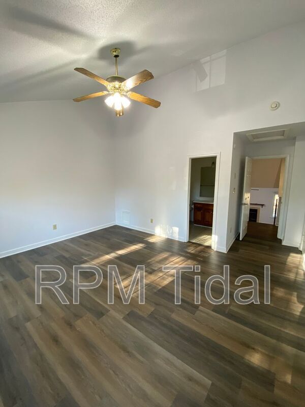 Building Photo - 610 Guy Ln