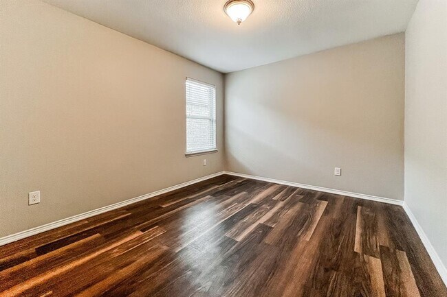 Building Photo - 255 Callaghan Dr