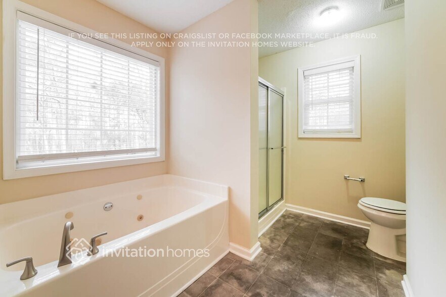 Building Photo - 3061 Ridgeview Dr