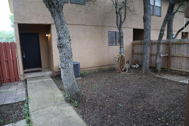 Building Photo - 4 Deerfield Dr