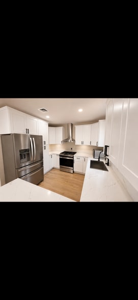 Building Photo - 6688 Montclair Dr